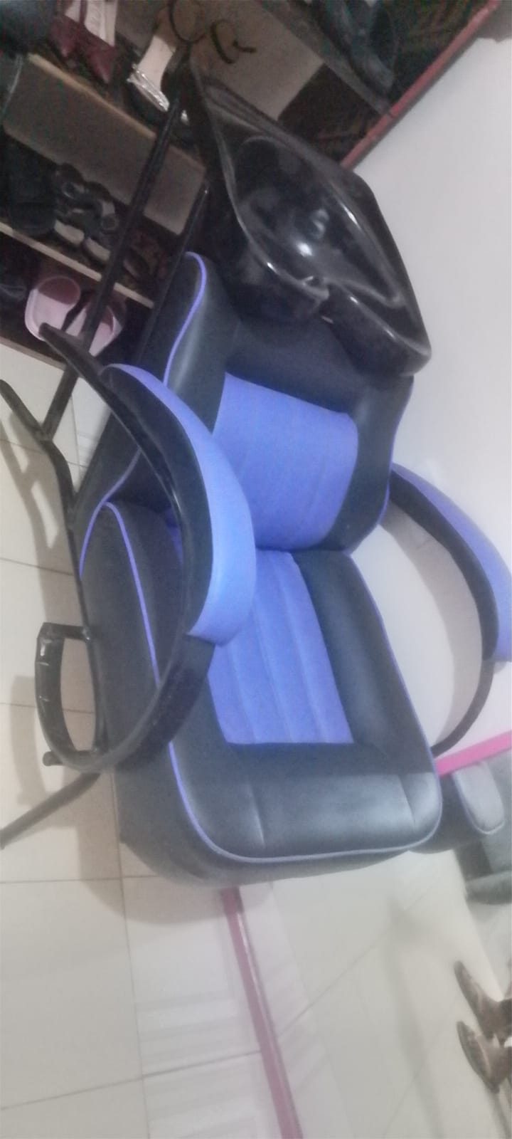 Salon chair