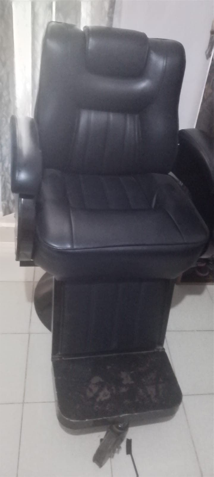 Salon chair
